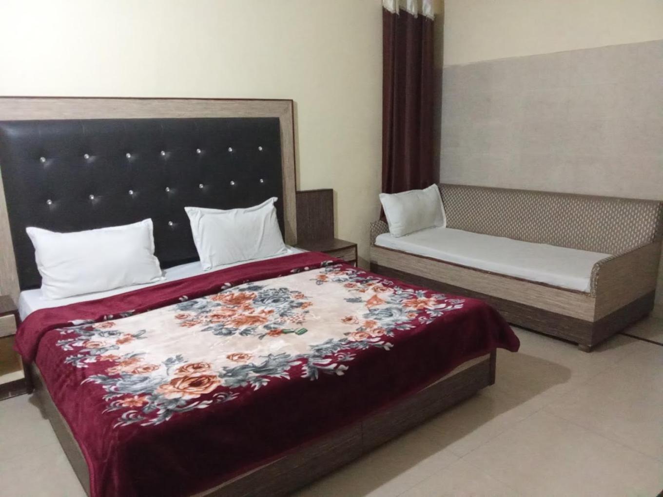 Krishna Holiday Guest House Block II Dharamshala Bagian luar foto